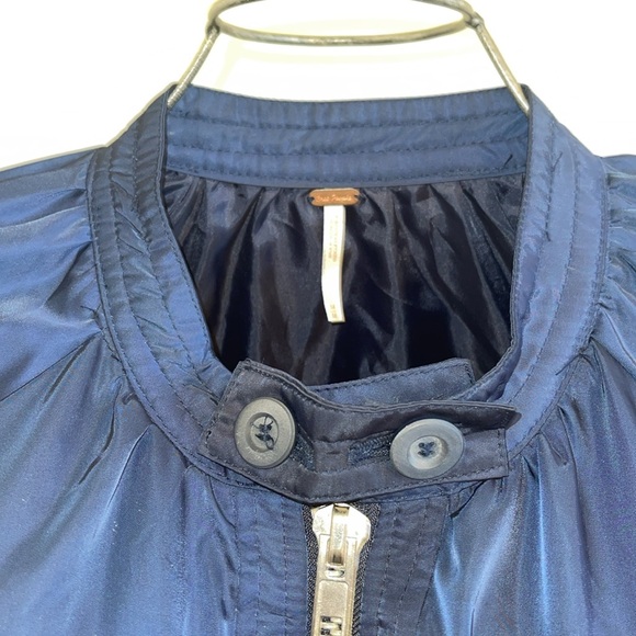 NWT- Free people navy zip up bomber  jacket. M - Picture 4 of 6